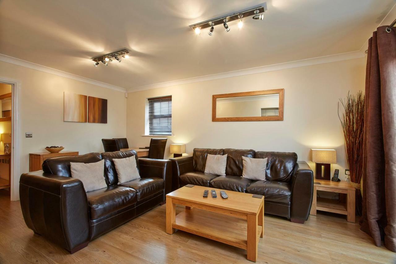 2 Bed 2 Bath At Jago Crt In Newbury - Free Allocated Parking Eksteriør billede